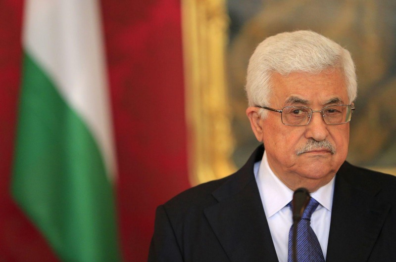 الرئيس محمود عباس يهاتف والد الشهيد سعيد عودة معزيا