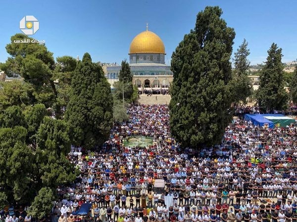 رغم عزل الاحتلال الكامل للقدس.. نحو 70 الف أدوا صلاة الجمعة في الاقصى​​