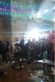 الاحتلال يغلق المسجد الأقصى أمام المصلين لأداء صلاة العشاء والتراويح