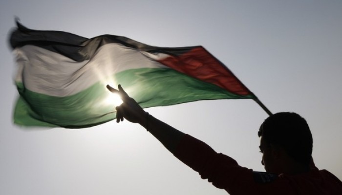 فيديو - رفع العَلم الفلسطيني في مدينة الناصرة بالداخل المحتل خلال مظاهرة حاشدة دعمًا للقدس والأقصى