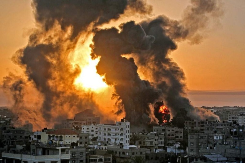 شهيد وإصابات جراء قصف طائرات الاحتلال لسيارة مدنية قرب محطة حمودة في جباليا شمالي قطاع غزة