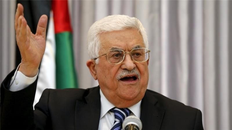 الرئيس عباس يتلقى اتصالاً من المستشارة الألمانية ويطلعها على حقيقة الجرائم الاسرائيلية ضد شعبنا