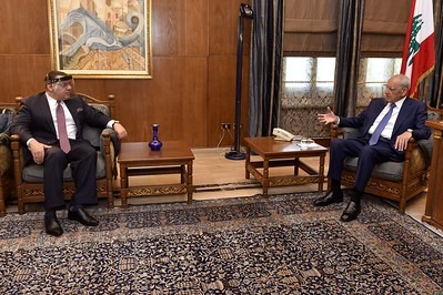 الرئيس بري عرض المستجدات السياسية والوضع الحكومي مع السفير المصري