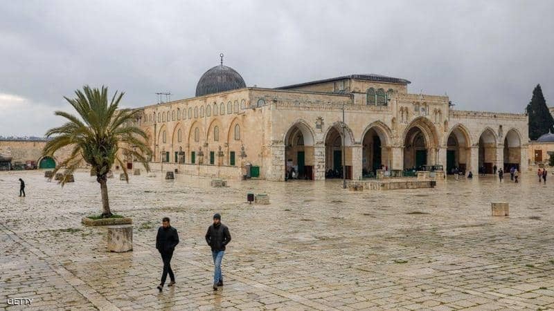 بالفيديو - دخول عدد من المستوطنين باحات المسجد الأقصى وسط حراسة امنية من قوات الاحتلال