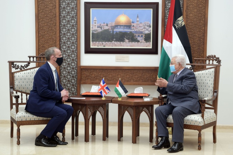 الرئيس الفلسطيني محمود عباس يستقبل وزير الخارجية البريطاني في رام الله
