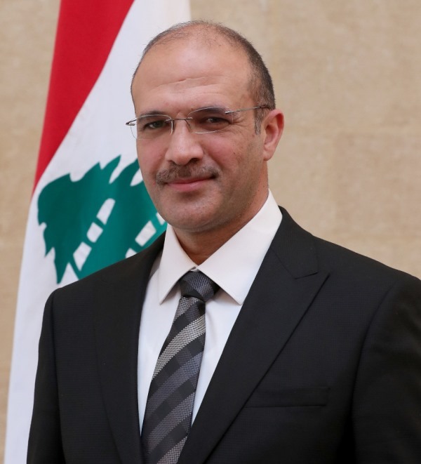 حسن أكد وعد المركزي بصرف أموال الأدوية: "الدواء" ليس عرضة للبازار