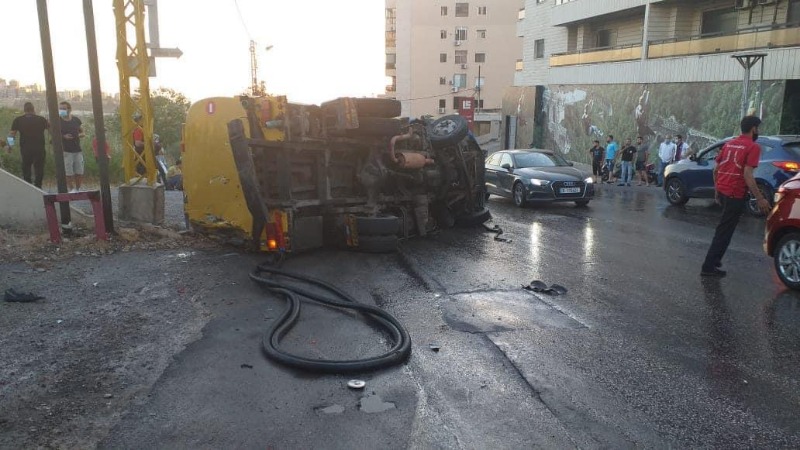 6 جرحى نتيجة انقلاب صهريج على طريق عام المنصورية