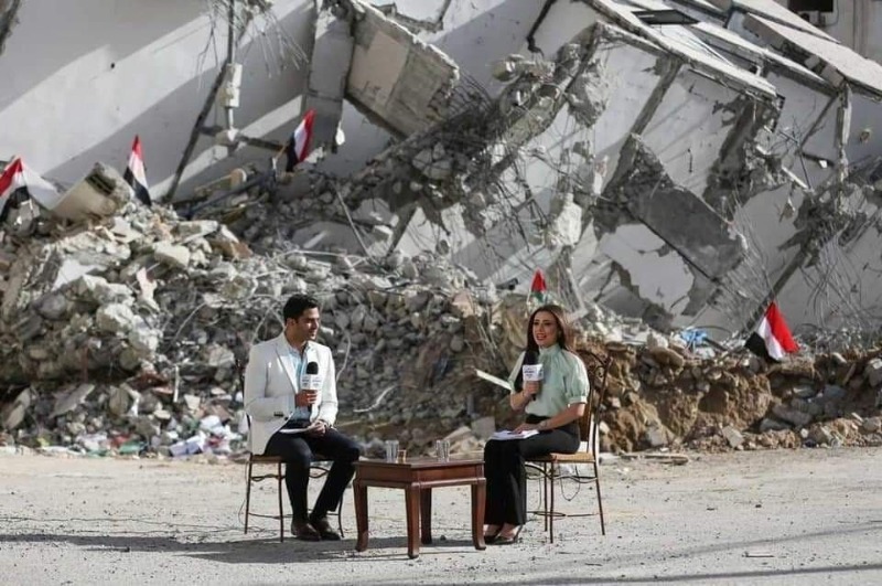 أول إطلالة إعلامية من نوعها وسط الأبراج المدمرة في غزة
