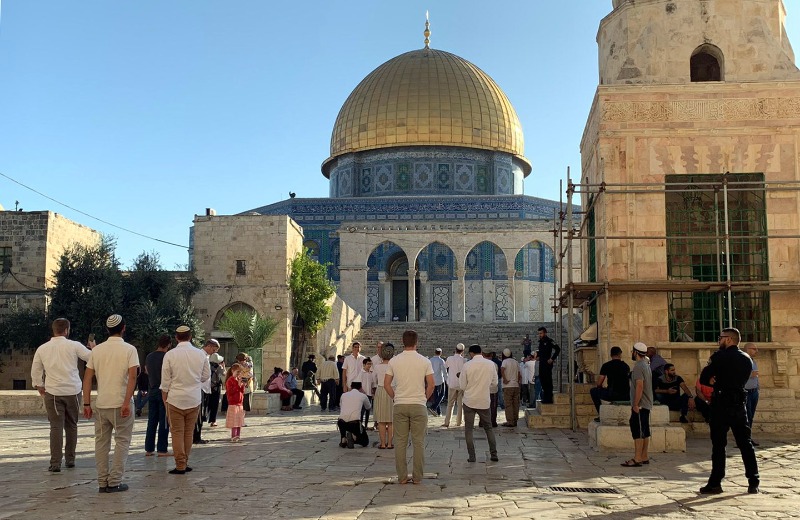 مستوطنون يقتحمون المسجد الأقصى بحمايةٍ مُشدّدة من شرطة الاحتلال