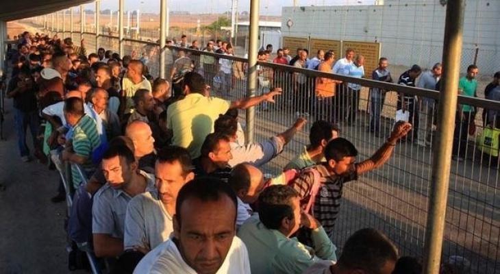 "هآرتس": إسرائيل نهبت عشرات ملايين الشواقل من العمال الفلسطينيين