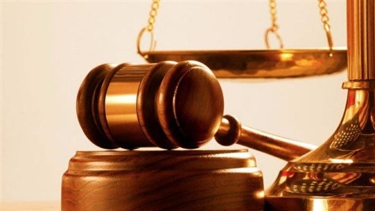القاضي عويدات يفتح التحقيقات الأولية  بجرم الإثراء غير المشروع