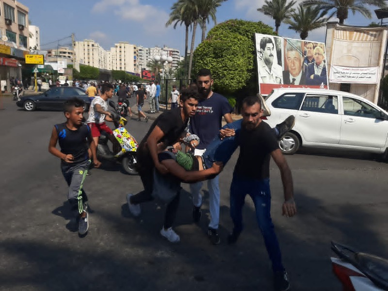 هذا ما حصل في صيدا بين المتظاهرين والمارين