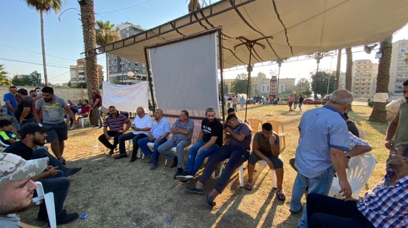 النائب أسامة سعد يشارك المنتفضين احتجاجاتهم في ساحة الشهداء بصيدا