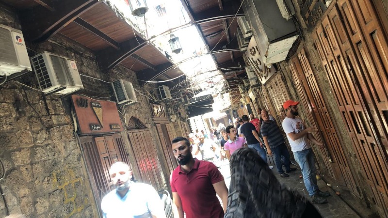 معظم المحلات التجارية والغذائية وغيرها تغلق أبوابها في مدينة طرابلس بسبب عدم توفر الكهرباء