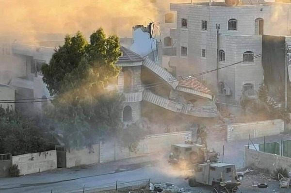 الاحتلال يفجر منزل الأسير منتصر شلبي في رام الله