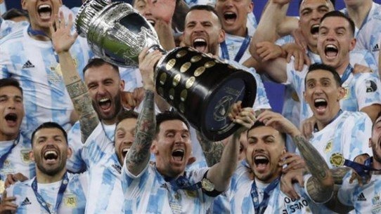 الأرجنتين تفوز بأوّل بطولة كبيرة في 28 عاماً