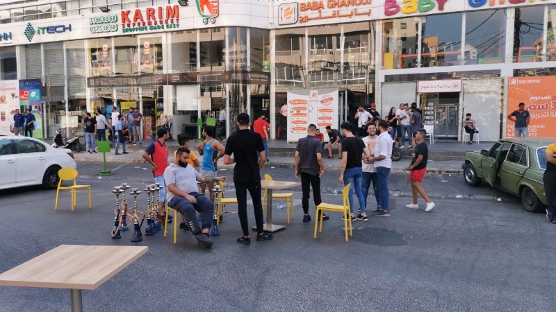 المؤسسات في سنتر المقاصد صيدا اغلقوا الطريق بعد نفاد المازوت من مولداتهم