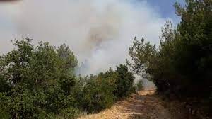 إخماد حريق في منطقة كفرتبنيت