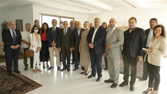 سفيرة السويد سلّمت  تبرعات لمستشفيات متضررة نتيجة انفجار 4 آب