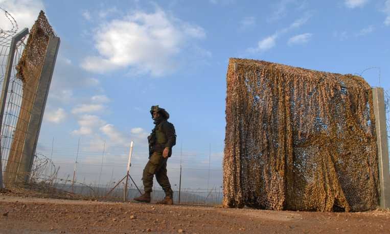 "إسرائيل" ستبدأ بناء ملاجئ محصنة على حدود سوريا ولبنان