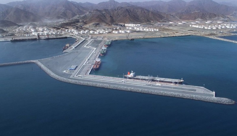 ماذا يحصل في خليج عمان؟.. أربع ناقلات تفقد السيطرة قبالة سواحل الامارات!