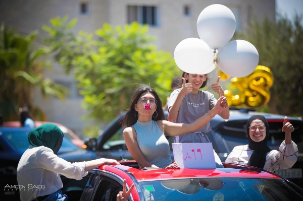 "فتح" تهنئ الناجحين في الثانوية العامة وتثمن جهود التربية والتعليم