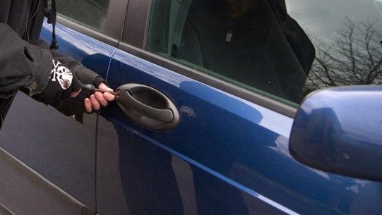 توقيف الرأس المدبّر لعصابة سرقة سيّارات في مكمنٍ محكم