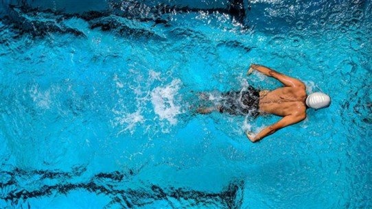 ما تأثير السباحة على الدماغ؟