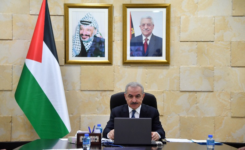 اشتية يدين تغيير معالم الحرم الإبراهيمي الشريف في الخليل