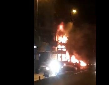 بالفيديو .. لحظة اشتعال صهريج في طرابلس