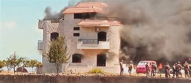 انفجار التليل... الأهالي يحرقون منزل صاحب الأرض