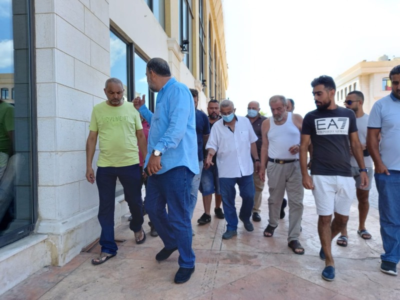 أسامة سعد تفقد محل الظريف بعد الاعتداء المسلح عليه