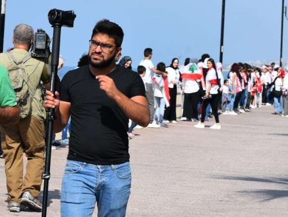 الاعتداء على مصور الـ MTV علي حنقير وعدد من الاعلاميين في صيدا
