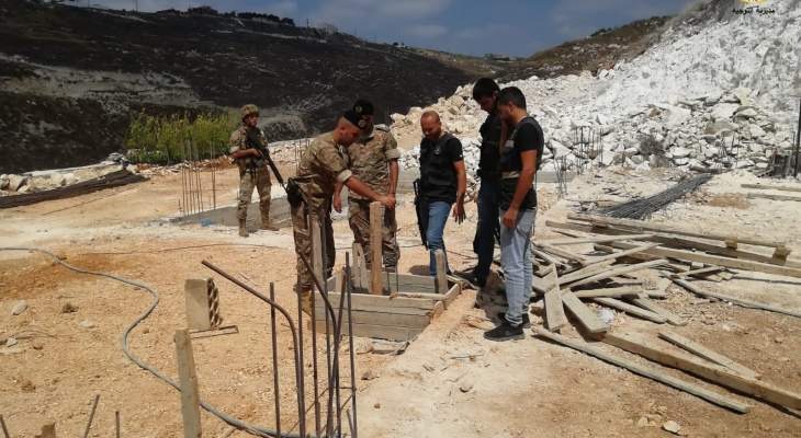 الجيش ضبط 90 ألف ليتر من مادة البنزين في منطقة الرمادية بصور