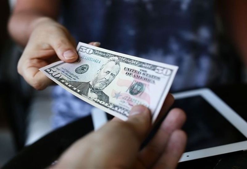 دولار السوق السوداء... كم سجّل اليوم؟