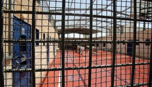 نادي الأسير: إدارة سجون الاحتلال تفرض إجراءات عقابية جماعية بحق الأسرى