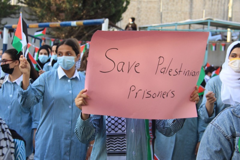 مدارس فلسطين تنتصر للأسرى بوقفات دعم وإسناد