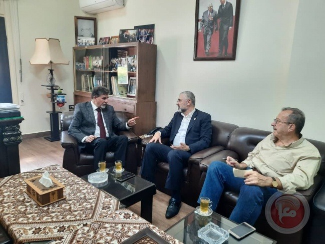 السفير عبد الهادي يستقبل رئيس لجنة المصالحة الوطنية السورية