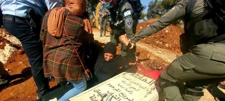 المقدسية أم علاء نبابتة.. "لن أسمح لهم بجرف قبر ابني لو على جثتي"