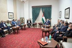 الرئيس عباس لدى استقباله وفدا من المؤسسات الأهلية: نقف مع المؤسسات الوطنية التي تقوم بواجبها بفضح جرائم الاحتلال