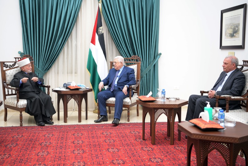 الرئيس عباس يستقبل المفتي العام