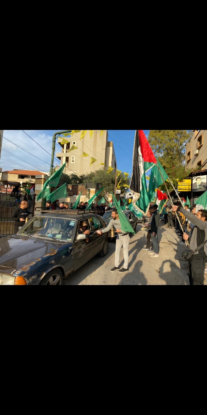 المخيمات الفلسطينية في لبنان تحتفي بعملية القدس البطولية