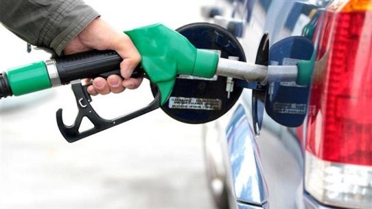 لماذا يرتفع سعر صفيحة البنزين رغم انخفاض أسعار النفط؟