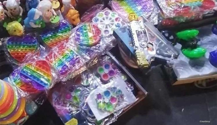 تحرك رسمي في الكويت بعد  ضبط  ألعاب تحمل ألوان علم المثليين