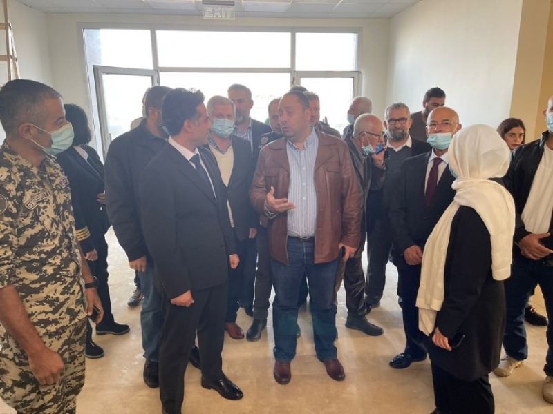 بالصور: الوزير حمية جال في مرفأ صيدا الجديد وعقد اجتماعاً موسعاً