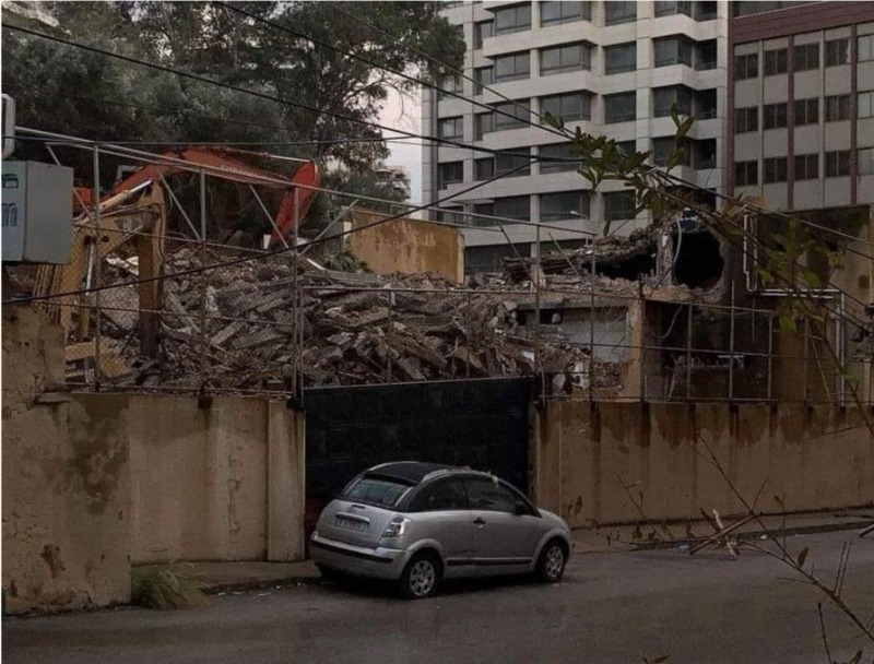 هدم مبنى تلفزيون المستقبل بالروشة