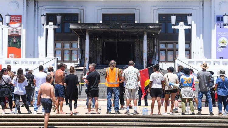 إضرام النار في مبنى البرلمان الأسترالي السابق