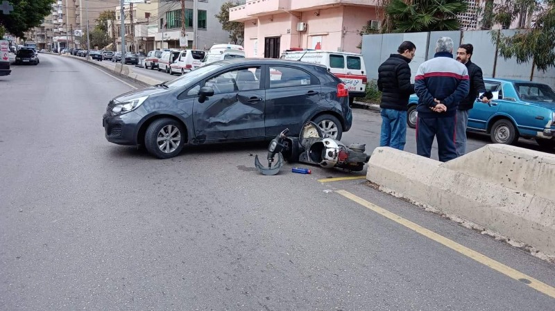 جريح في حادث صدم دراجة في شارع تقي الدين الصلح في صيدا