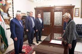 سلام الزواوي تؤدي اليمين القانونية أمام الرئيس عباس سفيرة لدولة فلسطين لدى إيران