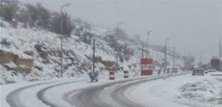 الطرقات المقطوعة  في ظل الطقس العاصف في لبنان بحسب غرفة التحكم المروروي